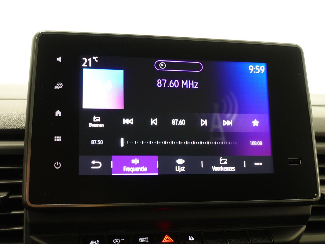 Renault TRAFIC 2.0 Blue dCi 150 EDC T30 L2H1 Advance Navigatie Airco Lichtmetalen velgen Betimmering Trekhaak Camera Parkeer sensoren Dab