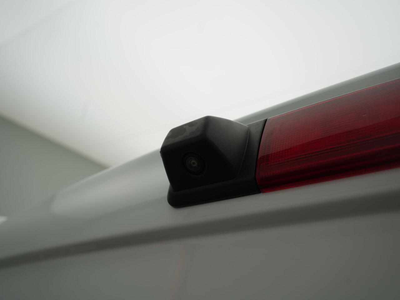 Renault TRAFIC 2.0 dCi 120 T29 L2H1 Work Edition - Complete Kastinrichting! - Achteruitrijcamera - Cruise Control - DAB - Dealeronderhouden - Trekhaak