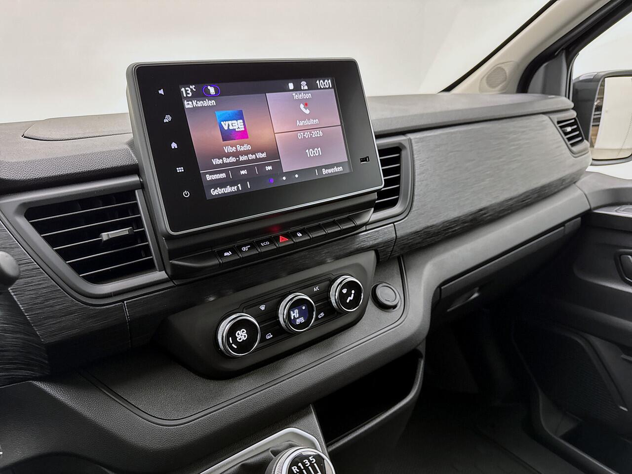 Renault TRAFIC 2.0 Blue dCi 130 T29 L2H1 Advance DC 2x Schuifdeur Led Dubbele cabine Betimmering Trekhaak Camera Lichtmetaal Parkeersensoren Carplay