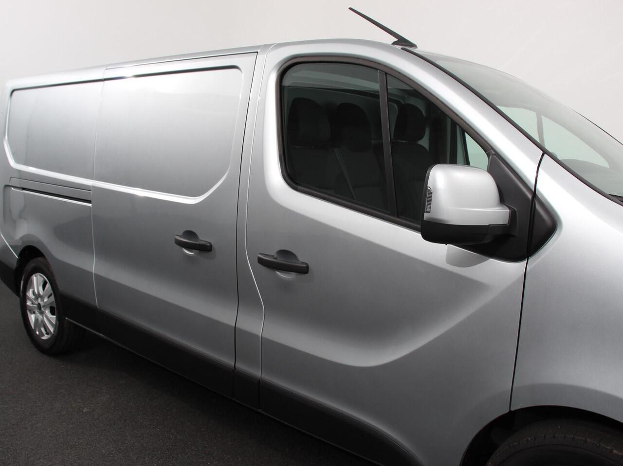 Renault TRAFIC 2.0 Blue dCi 110 T30 L2H1 Advance Navigatie bluetooth DAB Camera Airco Trekhaak Houten bekleding Lichtmetalen velgen