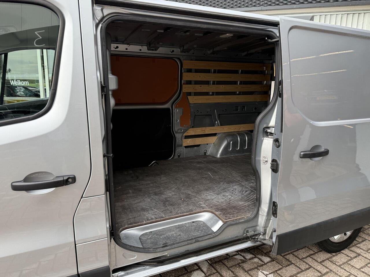 Renault TRAFIC 2.0 dCi 130 T30 L2H1 Work Edition | Trekhaak | DUBBELE SCHUIFDEUR |Navigatie | LED | DAB | Airco | Apple Carplay & Android Auto | Parkeersensoren | Cruise Control |