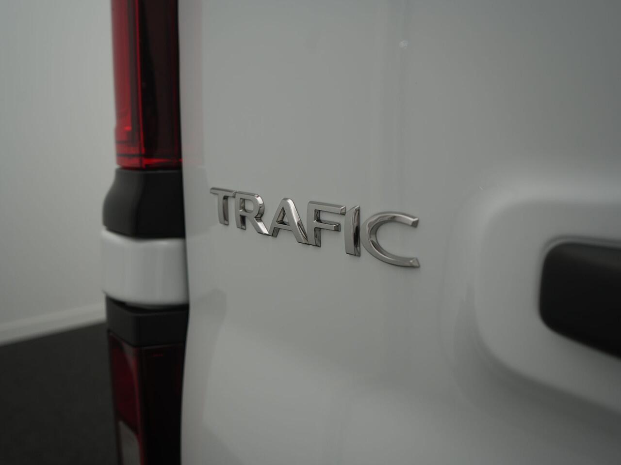 Renault TRAFIC 2.0 dCi 120 T29 L2H1 DC Comfort - Dubbele Cabine - Kastinrichting! - All Seasonbanden - Cruise Control - Trekhaak