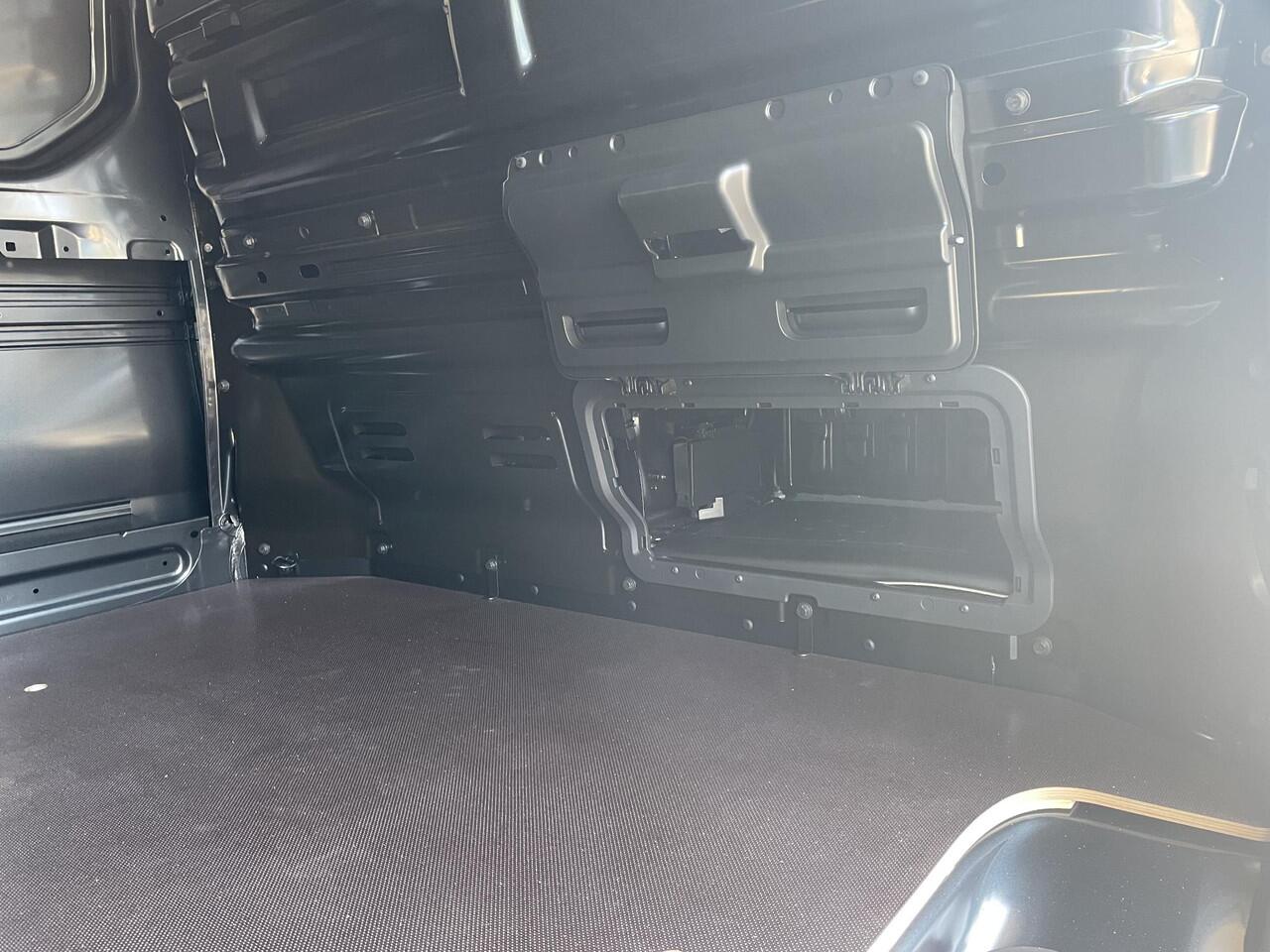 Renault TRAFIC 2.0 Blue dCi 130 T30 L2H1 Advance / Achteruitrij Camera / All Season Banden / Reservewiel / Houten Vloer /Side Bars