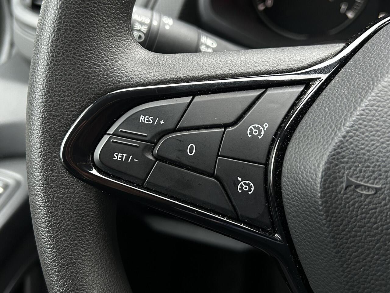 Renault TRAFIC 2.0 dCi / L2H1 / 1e EIG. / 21.178 KM !! / TREKHAAK / AIRCO / CRUISE / NAVI / APPLE CARPLAY / 3-ZITS / LED