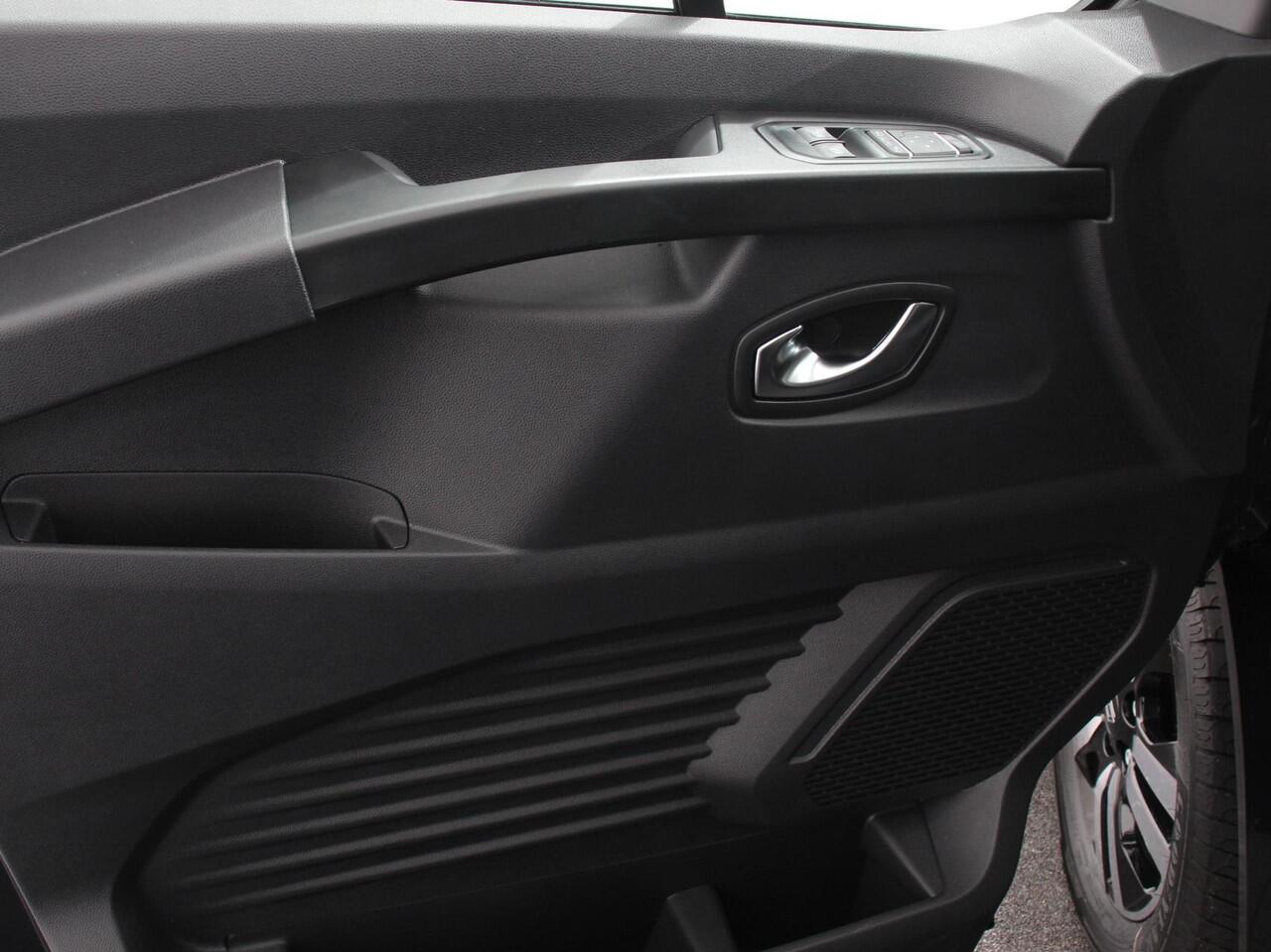 Renault TRAFIC 150PK T29 L2H1 Extra Dubbele Cabine Automaat Navigatie | Airco | Lichtmetalen velgen | Betimmering | Trekhaak | Camera | Parkeer sensoren | Dab