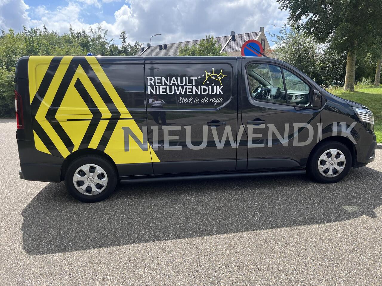 Renault TRAFIC 2.0 dCi 130 T30 L2H1 Work Edition / Demo Amsterdam West / PACK PARKING / EASY LINK NAVIGATIESYSTEEM / LED VERLICHTING IN LAADRUIMTE / VIERSEIZOENBANDEN /