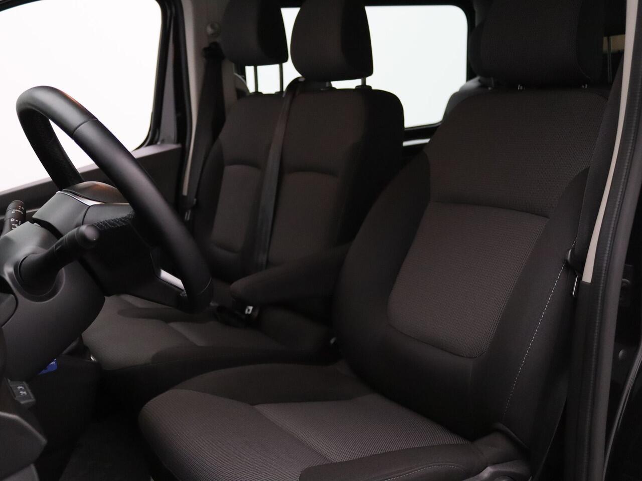 Renault TRAFIC 2.0 dCi 150pk T29 L2H1 DC Work Edition Automaat Camera | Cruise | Navi | Parkeersens. v+a | Trekhaak