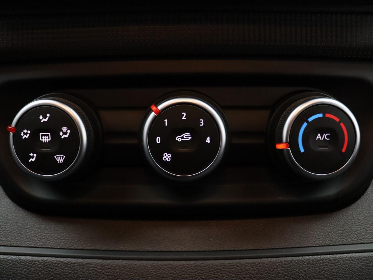 Renault TRAFIC 2.0 dCi 150pk T29 L2H1 DC Work Edition Automaat Camera | Cruise | Navi | Parkeersens. v+a | Trekhaak