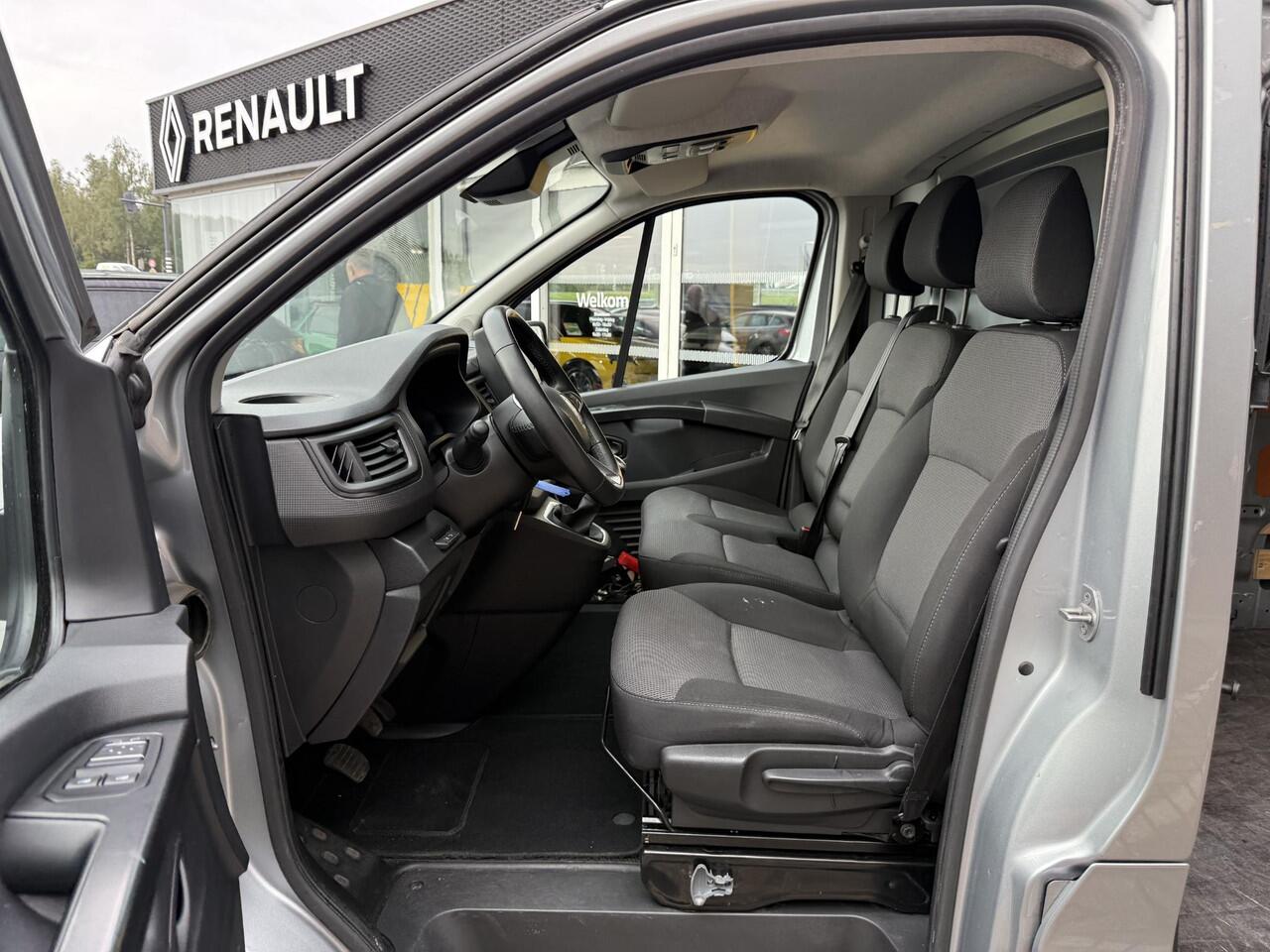 Renault TRAFIC 2.0 dCi 130 T30 L2H1 Work Edition | Trekhaak | DUBBELE SCHUIFDEUR |Navigatie | LED | DAB | Airco | Apple Carplay & Android Auto | Parkeersensoren | Cruise Control |
