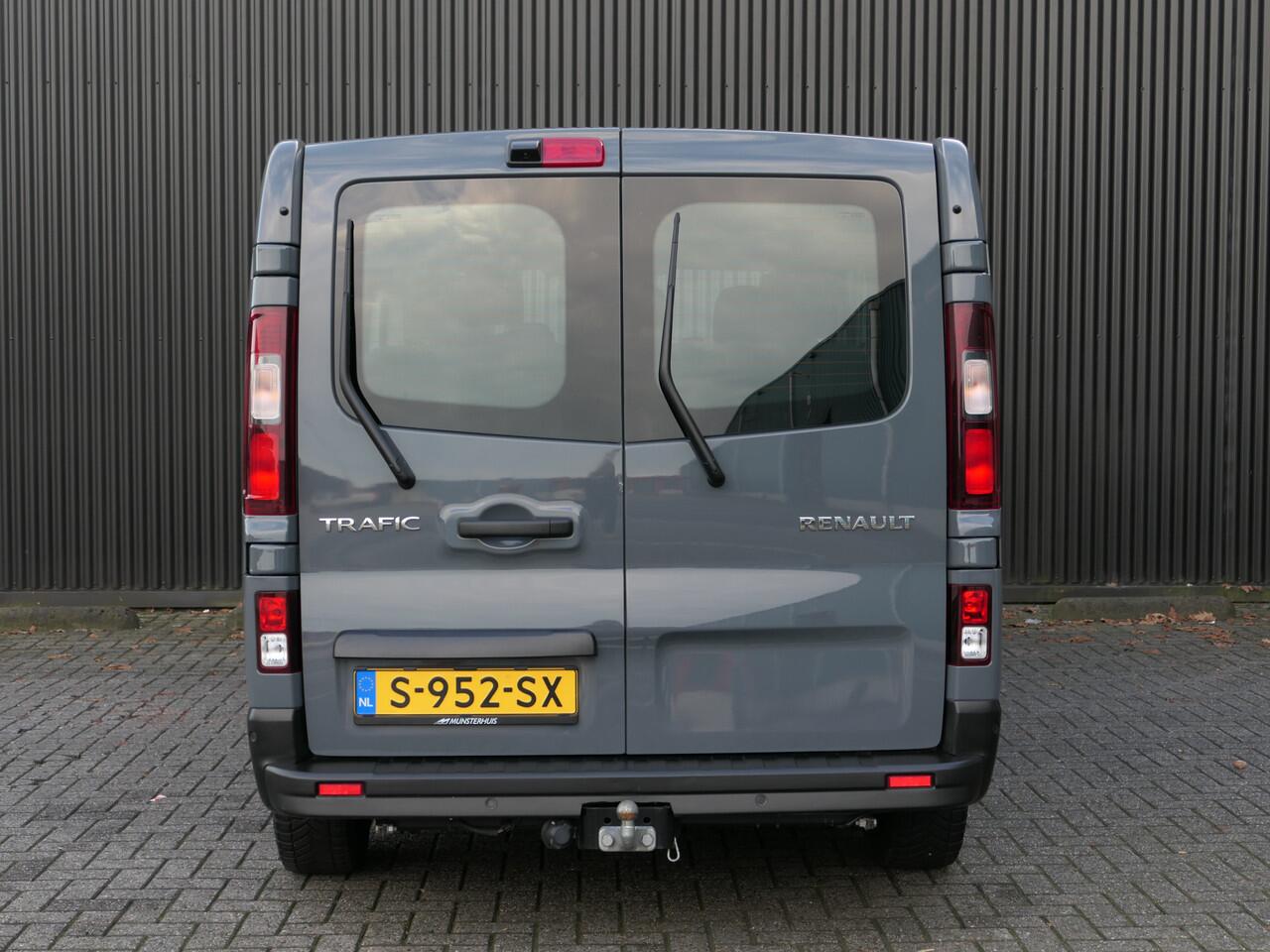 Renault TRAFIC Passenger 9 persoons! - INCL.BTW/BPM - 150pk - Trekhaak - Sidebars - Allseasons - Navi - Sensor V+A