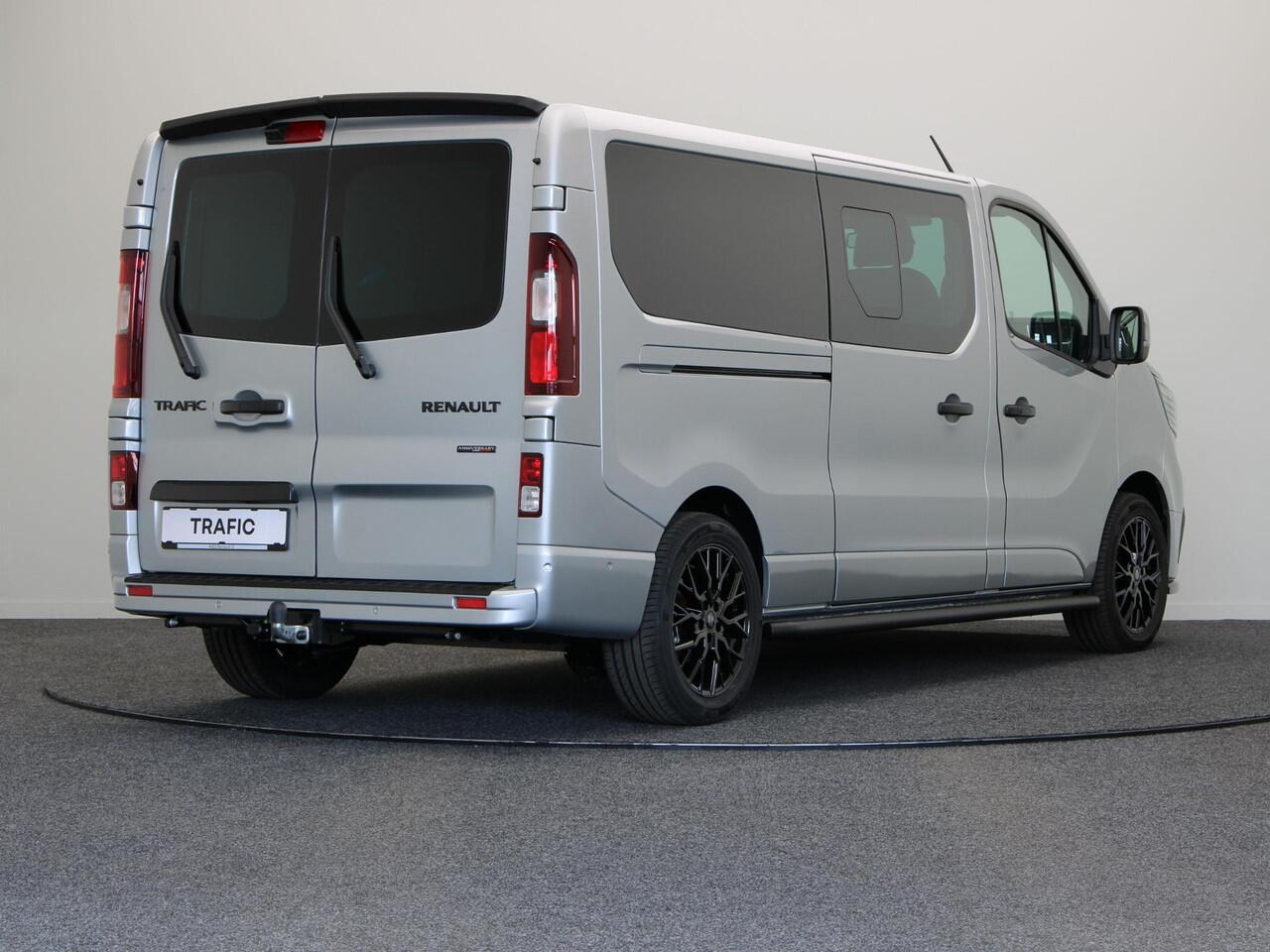 Renault TRAFIC 2.0 dCi EDC 170pk T29 L2H1 Extra DC | Dubbel cabine | Anniversary+ | Lederen bekleding | Frontlip | Spoiler | Design lichtmetalen velgen |