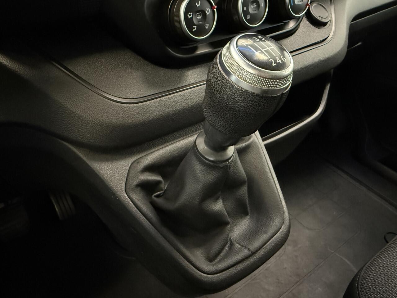 Renault TRAFIC 2.0 dCi 110 T29 L1H1 Comfort 3-Persoons Airco CruiseControl Navigatie