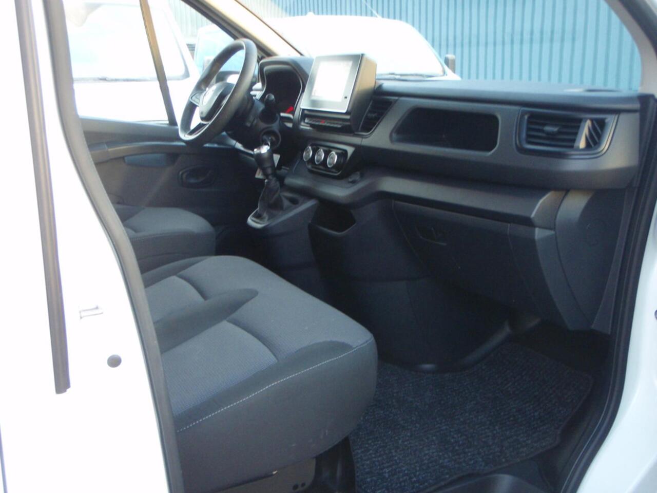 Renault TRAFIC 2.0 dCi Trekhaak navigatie 41359 km Imperiaal L2 bj 22