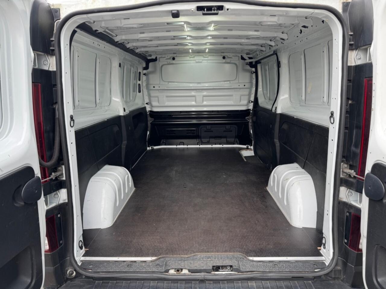 Renault TRAFIC 2.0 MJ 120PK L2 Lang, Navi, Airco, PDC, Schuifdeur, Cruise