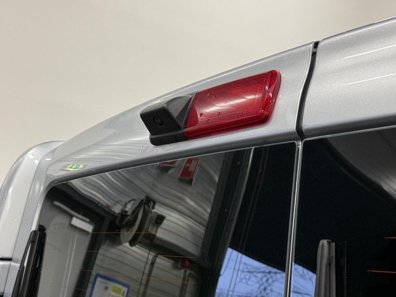 Renault TRAFIC 2.0 DCI 150PK L2H1 Dubbele Cabine Work Edition Airco Cruise Control Navi Parkeersensoren Voor & Achter Camera