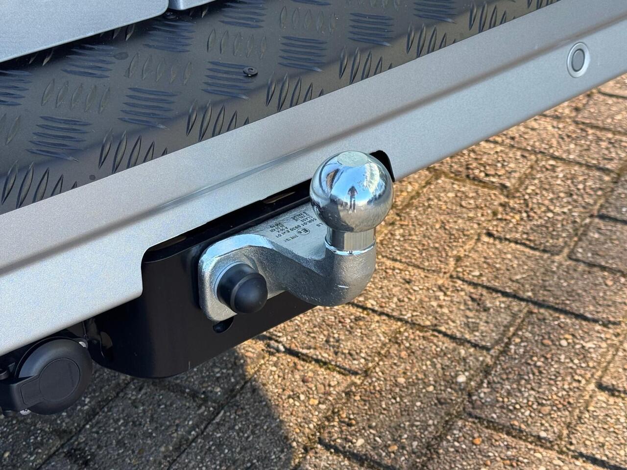 Renault TRAFIC 2.0 Blue dCi 170 T30 L2H1 Anniversary DC | Automaat | Trekhaak | Clima | Navi | LM-velgen | Camera | NL-Auto!