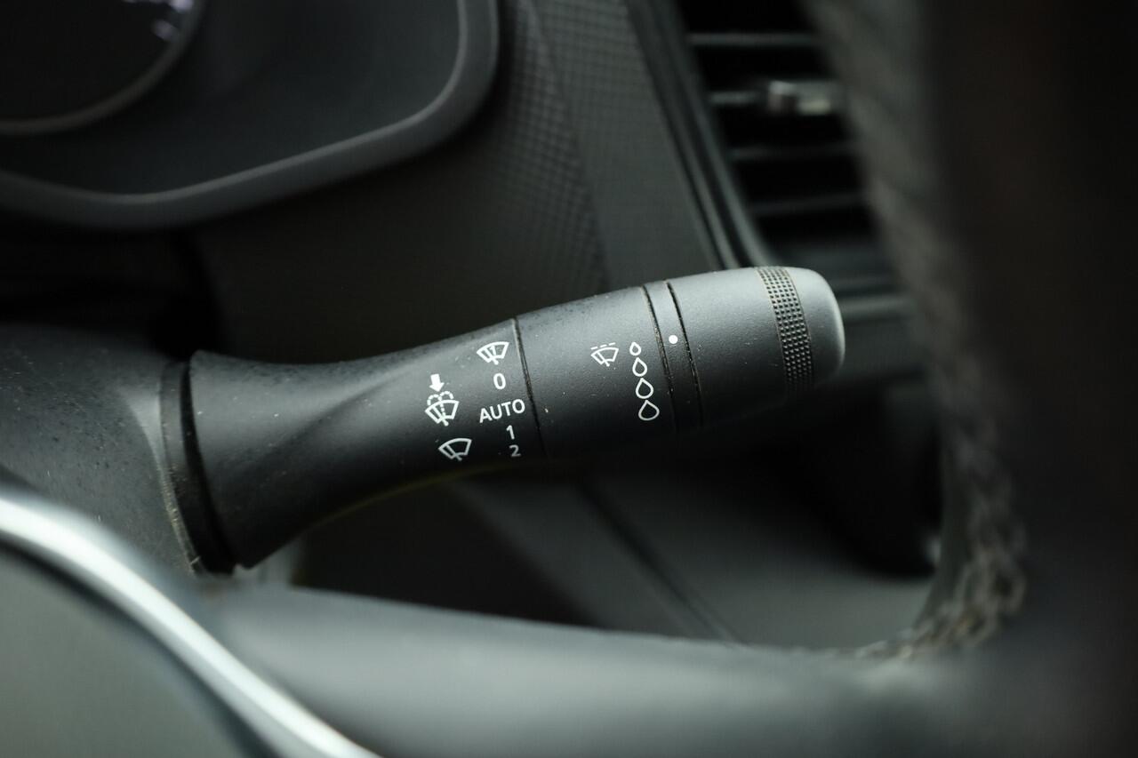 Renault TRAFIC 2.0 dCi 130pk Dubb.Cab. | L2H1 | 6 pers. | Airco | PDC | Trekhaak | Zilver met. | CarPlay