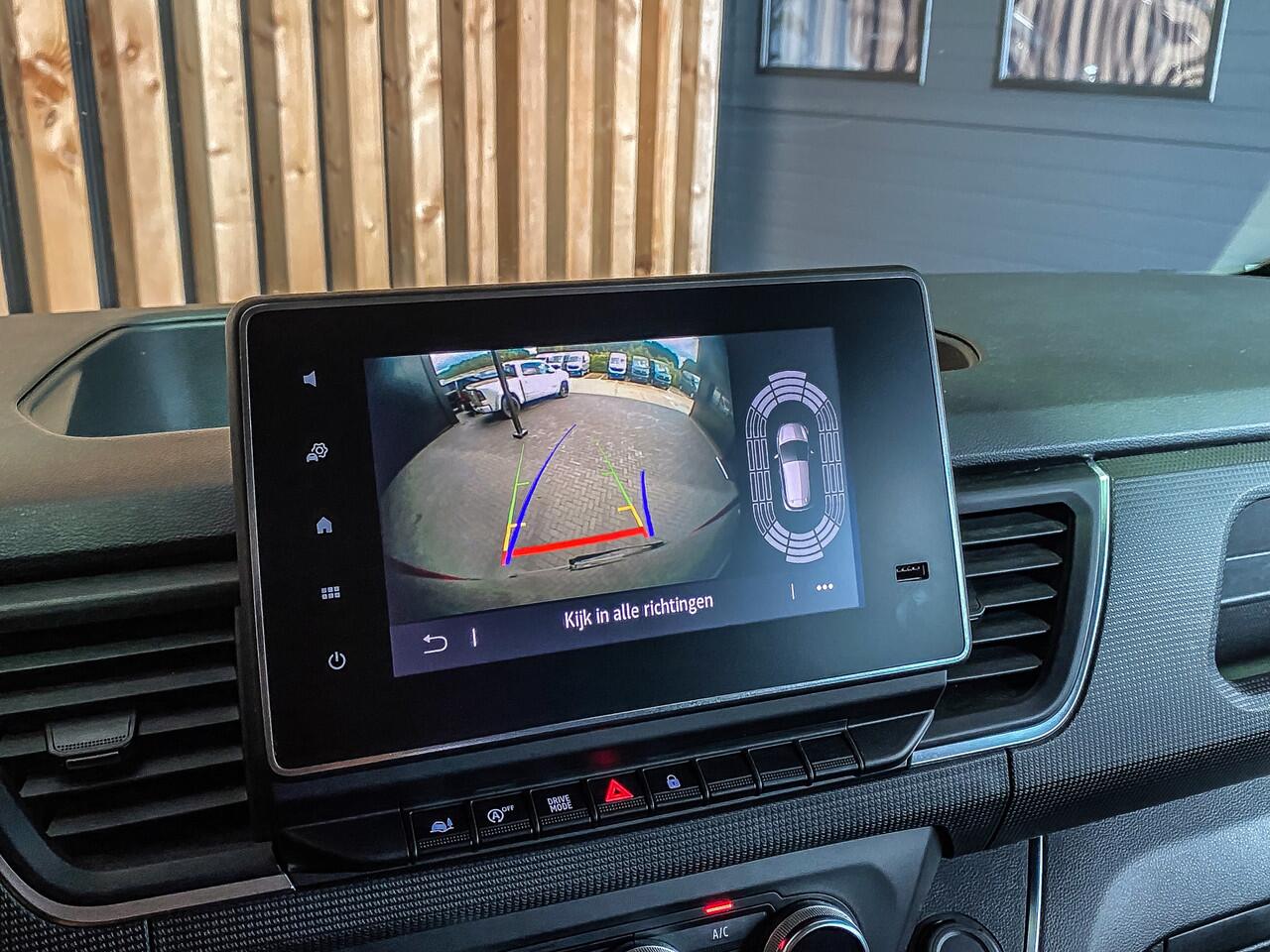 Renault TRAFIC 2.0 dCi 150PK Automaat Dubbele Cabine Luxe L2H1 | CAMERA | CRUISE | NAVI | COMFORTSTOELEN | ACHTERKLEP |