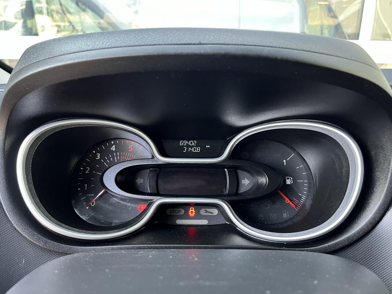 Renault TRAFIC 1.6 dCi L1H1 2x Schuifdeur Kastinrichting Airco Cruise controle Kastinrichting 3-Persoons Telefoonverbinding Parkeersensoren achter Sitebars 1e eigenaar Euro 6 Dealer onderhouden