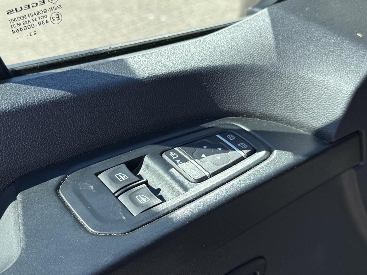 Renault TRAFIC E-Tech T29 L2H1 Advance 52 kWh / KEYLESS ENTRY / CLIMATE CONTROL / NAVIGATIE INCL. APPLE & ANDROIDCARPLAY / 22Kw BOORDLADER / SENSOREN EN CAMERA