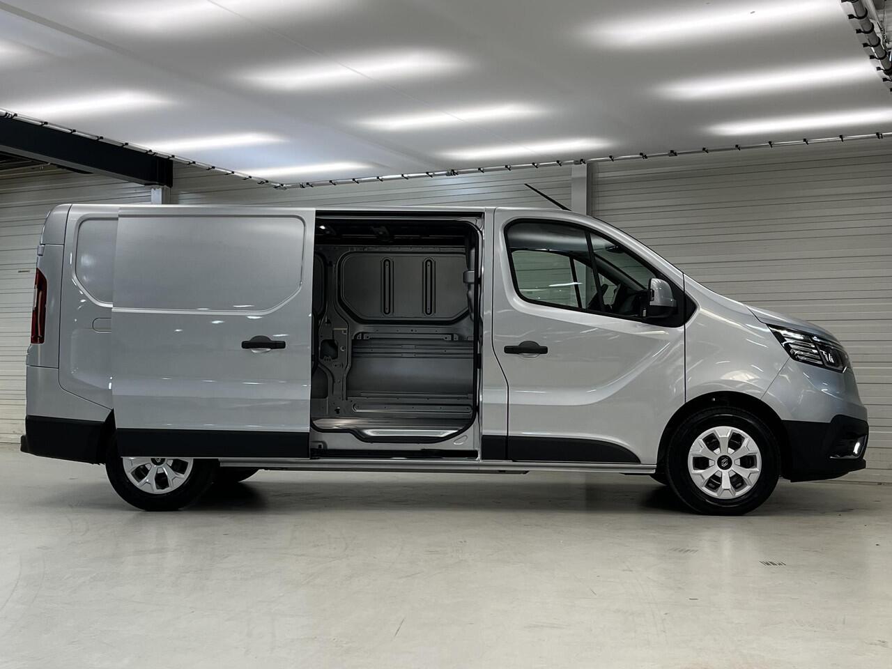 Renault TRAFIC E-Tech T29 L2H1 Advance 52 kWh / 3 Zitplaatsen / Achteruitrijcamera / Parkeersensoren Voor & Achter / Uit Voorraad Leverbaar / Apple Carplay/Android Auto /