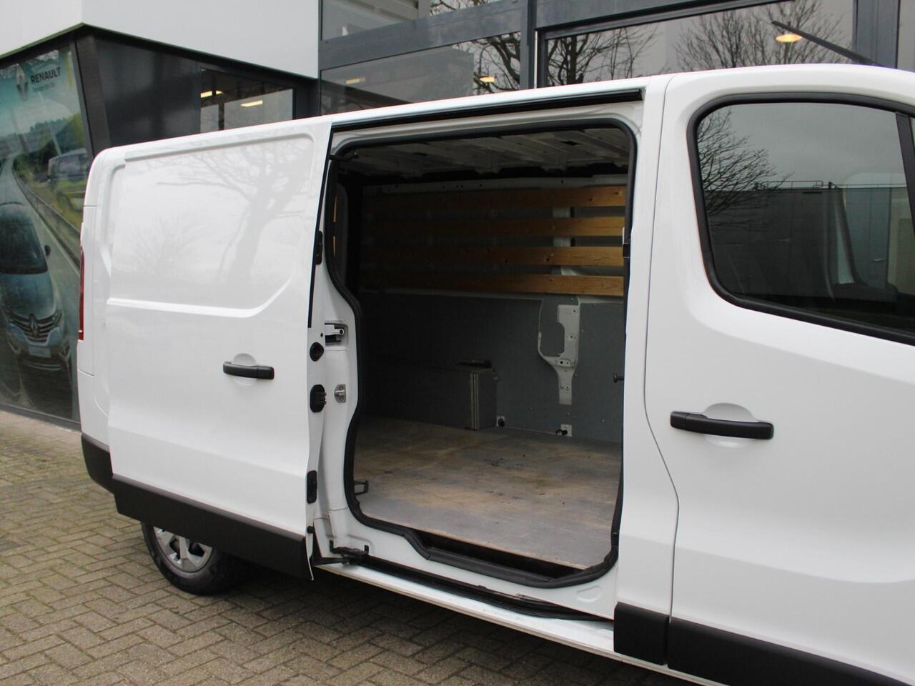 Renault TRAFIC 2.0 dCi 130 T30 L2H1 Work Edition / DEALER ONDERHOUDEN / TREKHAAK / NAVI / PARKEERSENSOREN / CLIMATE CONTROL / APPLE CARPLAY / ANDROID AUTO / REGENSENSOR