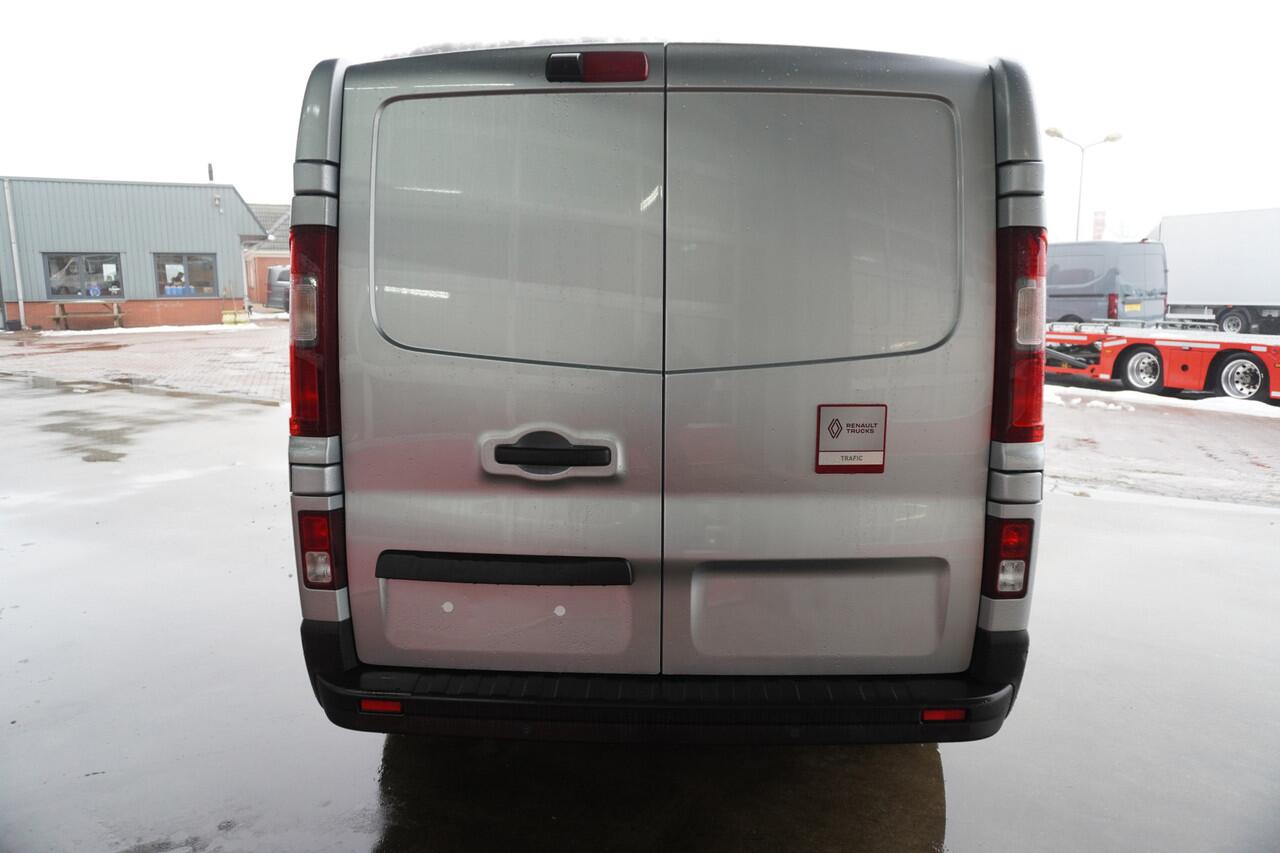 Renault TRAFIC 2.0 Blue dCi 130 T30 L2H1 Red Edition nr. v149 | Airco | Cruise | Apple CP + Android auto