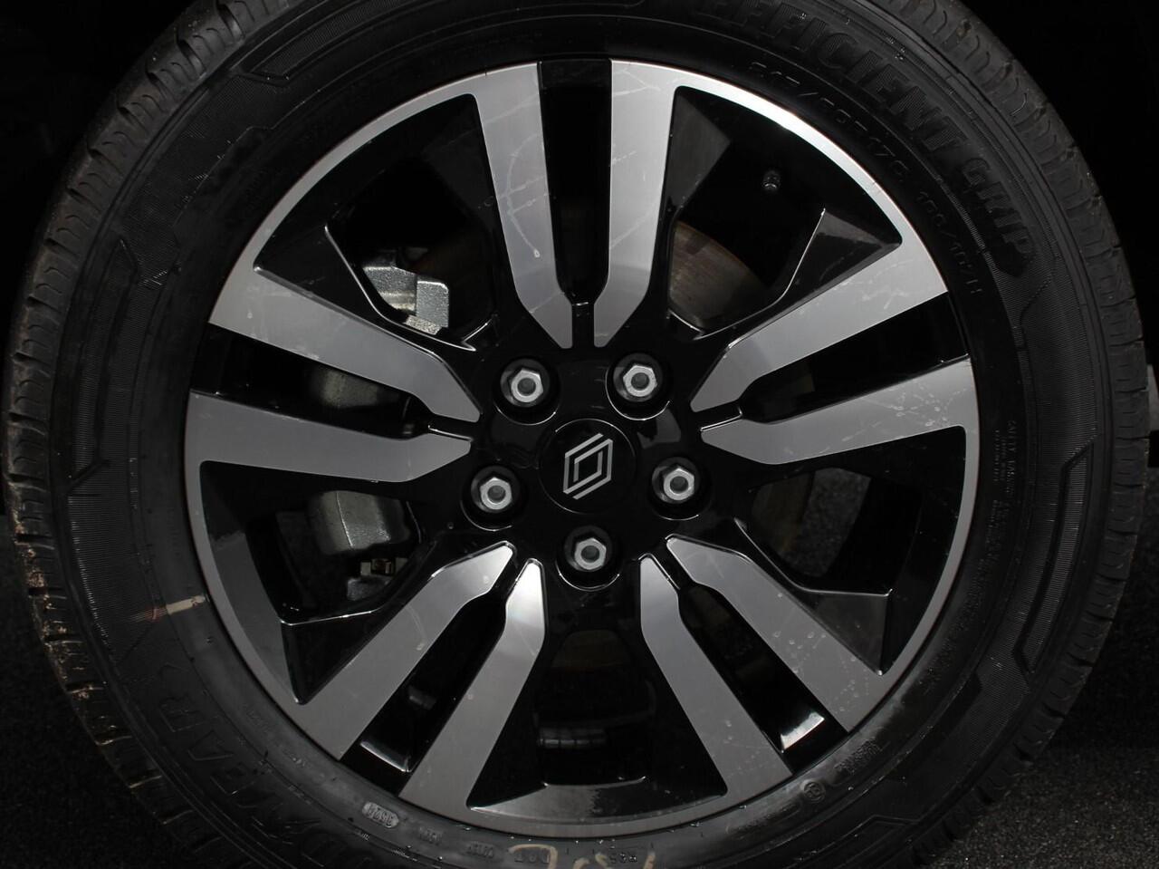 Renault TRAFIC 2.0 Blue dCi 150 Automaat L2H1 Adv. Dubbele Cabine Navigatie Airco Lichtmetalen velgen Betimmering Trekhaak Camera Parkeer sensoren Dab