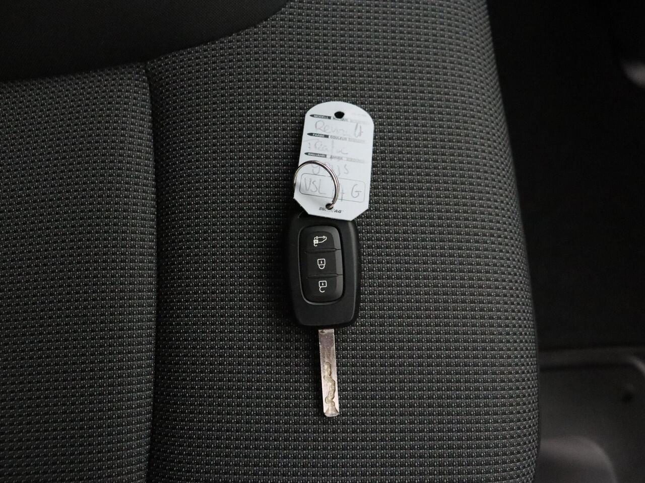 Renault TRAFIC 2.0DCi 130PK Lang Dubbele Cabine | Multimedia | Camera | 6-Persoons | Airco | Cruise | Trekhaak