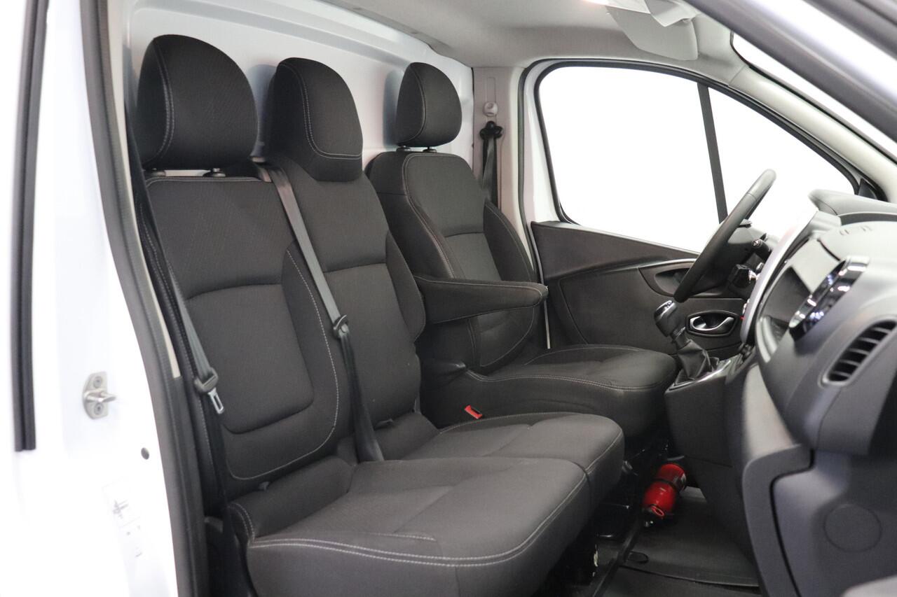 Renault TRAFIC 2.0 dCi 120PK EURO 6 - Airco - Cruise - Navi - ¤ 11.900,- Excl.