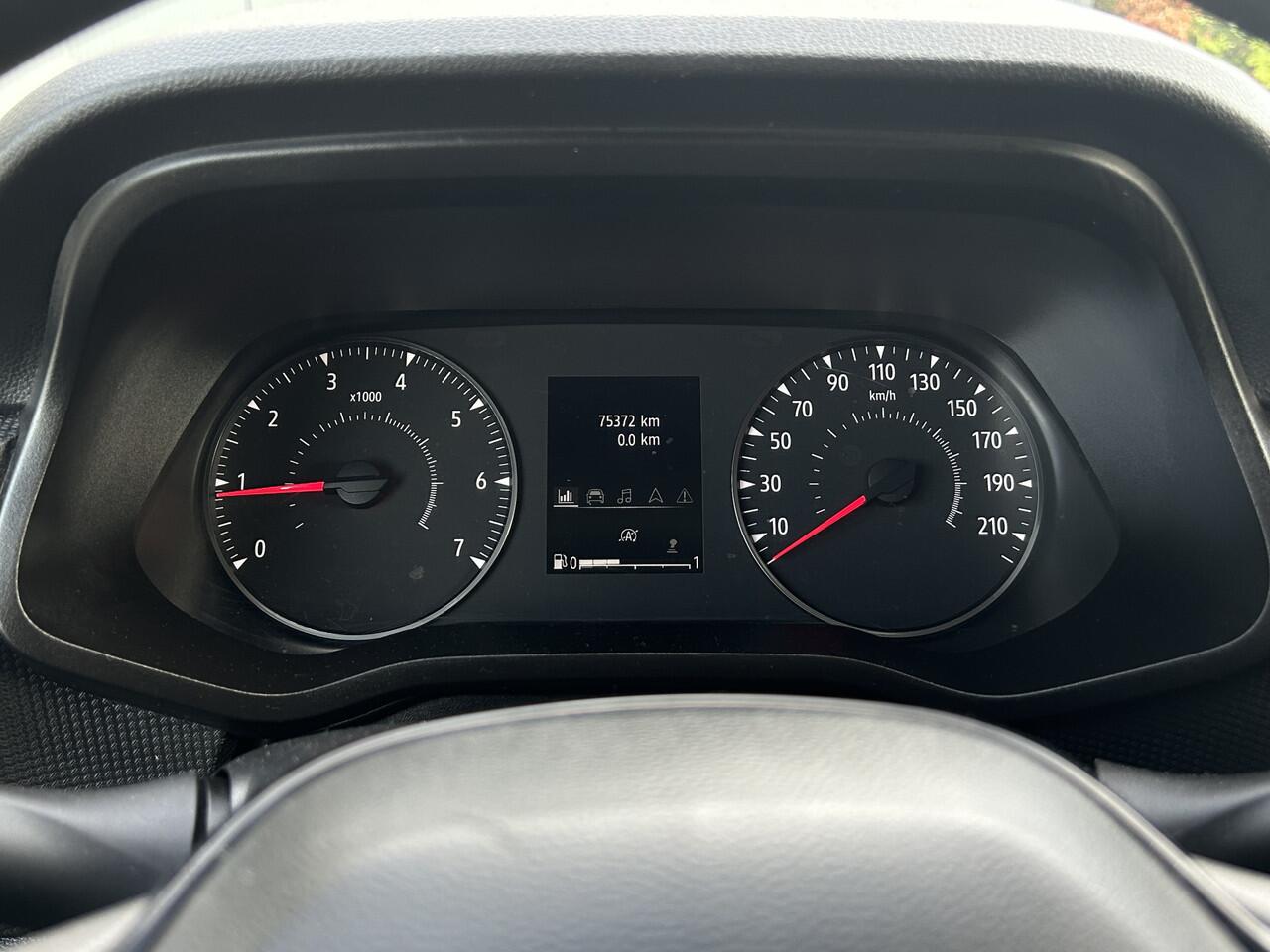 Renault TRAFIC 2.0 dCi WORK EDITION / L2H1 / 1e EIG. / 75.372 KM!! / AIRCO / CRUISE / NAVI / BLUETOOTH / TREKHAAK / 3-ZITS