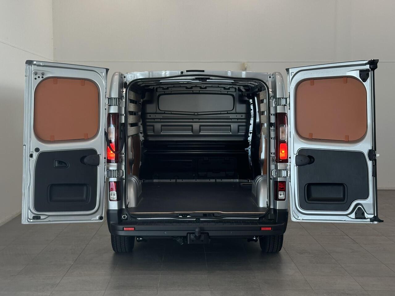 Renault TRAFIC 2.0 Blue dCi 130 T30 L2H1 Advance | Alarm | Trekhaak | Navigatie | Achteruitrijcamera | All season banden | Bedrijfswageninrichting | Apple Carplay/Android Auto