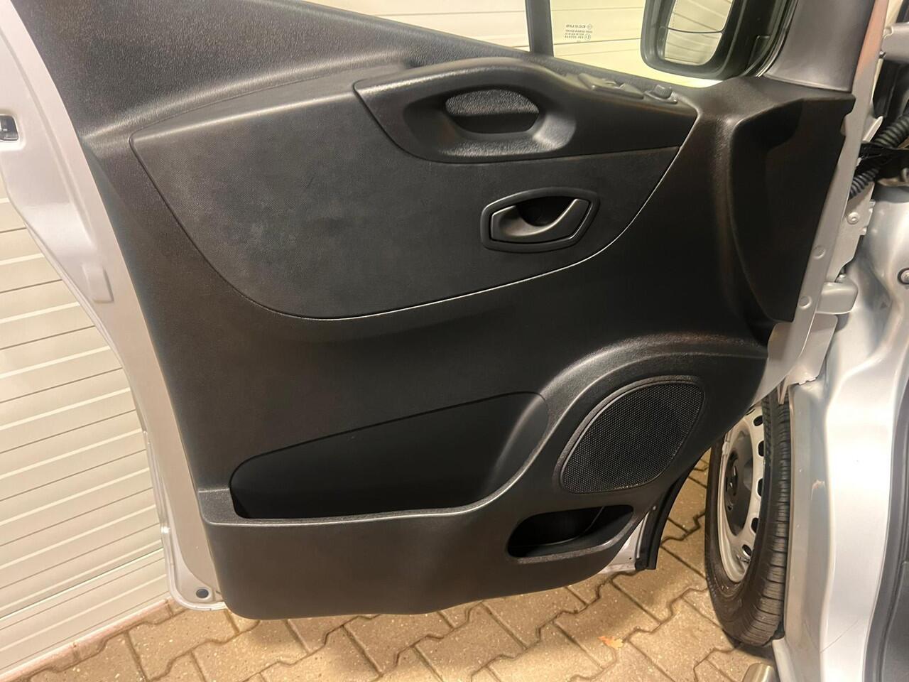 Renault TRAFIC 2.0 dCi 145 T29 L2H1 DC Comfort VVB438 BPM vrij! Benut nu nog uw voordeel!