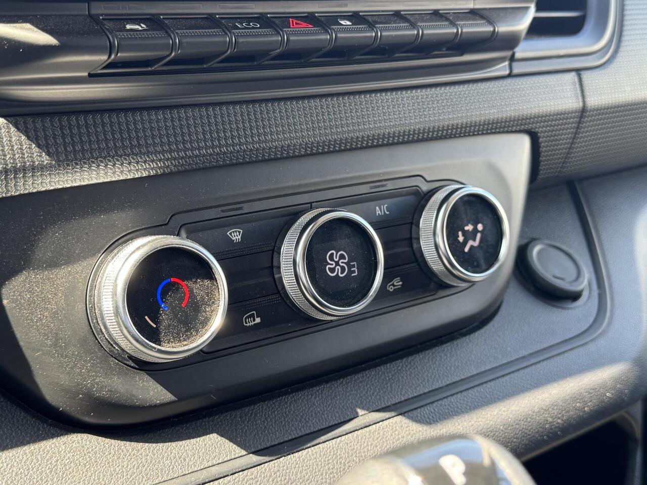 Renault TRAFIC E-Tech T29 L2H1 Advance 52 kWh / KEYLESS ENTRY / CLIMATE CONTROL / NAVIGATIE INCL. APPLE & ANDROIDCARPLAY / 22Kw BOORDLADER / SENSOREN EN CAMERA