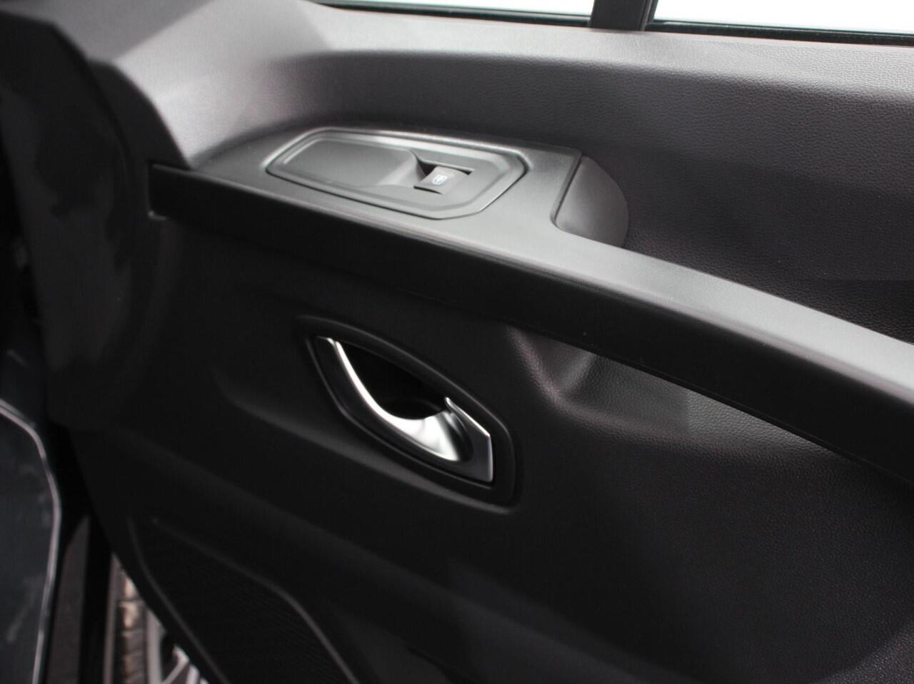 Renault TRAFIC 2.0 Blue dCi 150 Automaat L2H1 Adv. Dubbele Cabine Navigatie Airco Lichtmetalen velgen Betimmering Trekhaak Camera Parkeer sensoren Dab