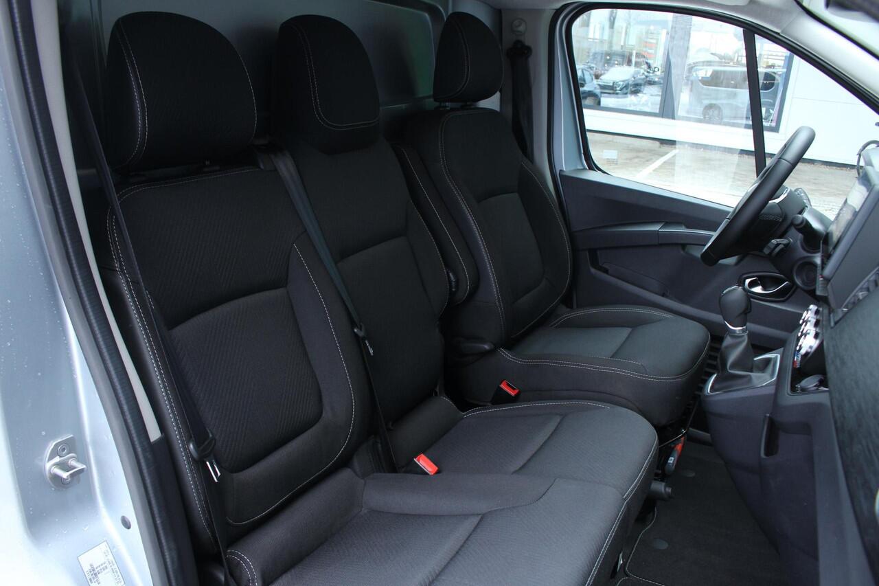 Renault TRAFIC 2.0 Blue dC1 150Pk EDC T30 L2H1 Extra | Anniversary Edition | Navigatie | Draadloze Apple & Android Carplay | Parkeersensoren & Camera | Trekhaak | Laadruimte afwerking | Lichtmetalen Velgen |