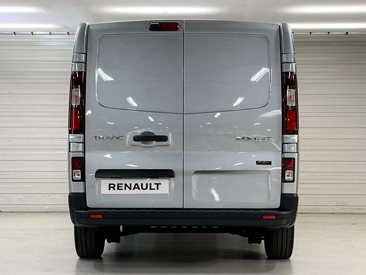 Renault TRAFIC E-Tech T29 L2H1 Advance 52 kWh / 3 Zitplaatsen / Achteruitrijcamera / Parkeersensoren Voor & Achter / Uit Voorraad Leverbaar / Apple Carplay/Android Auto /