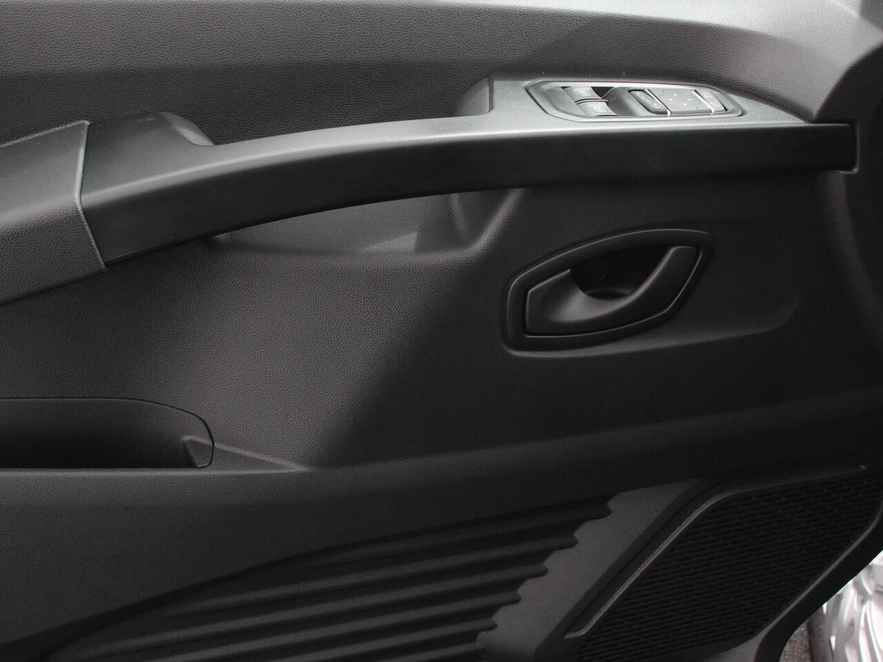 Renault TRAFIC 2.0 Blue dCi 110 T30 L2H1 Advance Navigatie bluetooth DAB Camera Airco Trekhaak Houten bekleding Lichtmetalen velgen