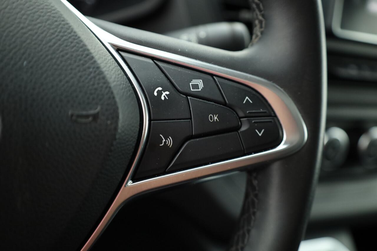 Renault TRAFIC 2.0 dCi 130pk Dubb.Cab. | L2H1 | 6 pers. | Airco | PDC | Trekhaak | Zilver met. | CarPlay