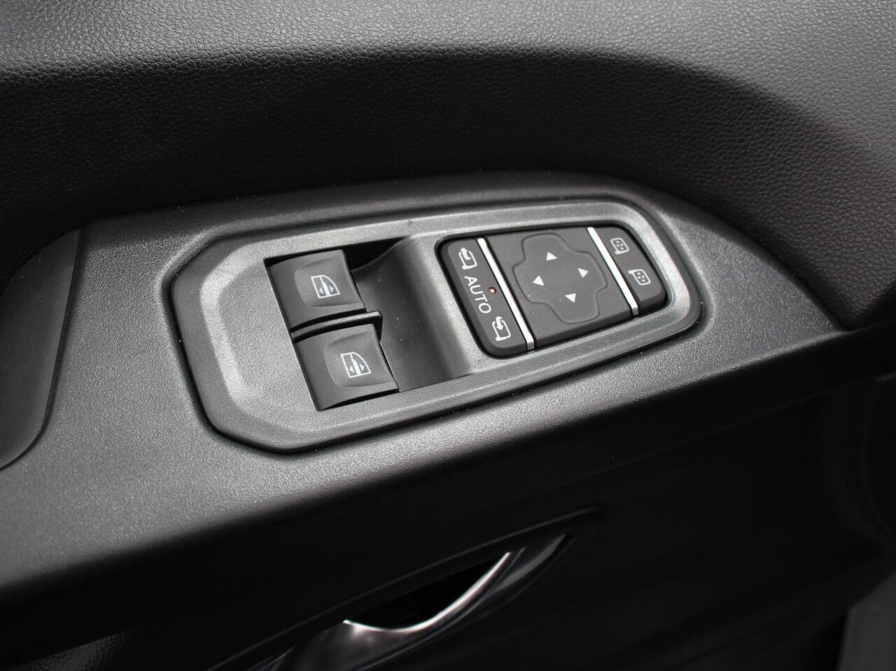 Renault TRAFIC 2.0 150PK Automaat L2H1 Advance Dubbele Cabine Navigatie bluetooth DAB Camera Airco Trekhaak Houten bekleding Lichtmetalen velgen