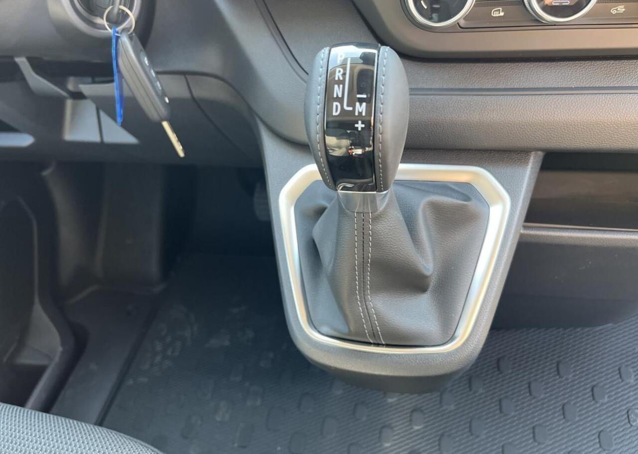 Renault TRAFIC 2.0 Blue dC1 150 EDC T30 L2H1 Advance - Zijschuifdeur links zonder ruit / EASY LINK navigatiesysteem met 8\" touchscreen en DAB+ radio en kaart Europa / Additionele parkeerhulp / Vierseizoenbanden met sneeuwvlokicoon / Reservewie