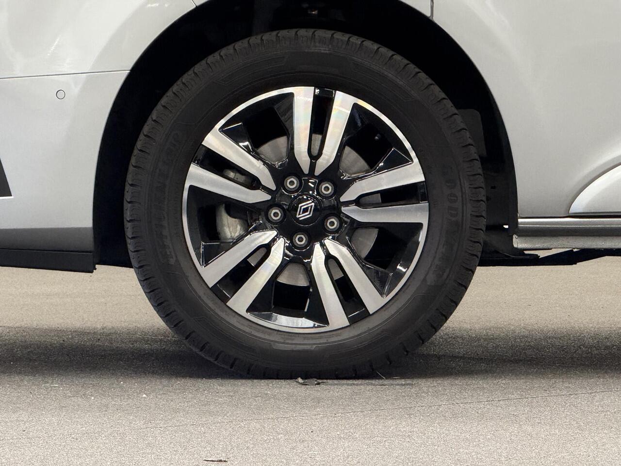 Renault TRAFIC 2.0 Blue dC1 150 EDC T29 L2H1 Extra Dubbele Cabine Navigatie Airco Lichtmetalen velgen Betimmering Trekhaak Camera Parkeer sensoren Dab