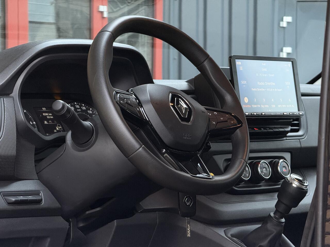 Renault TRAFIC 2.0 dCi 130 T29 L2H1 DC Comfort Camera / Carplay / Trekhaak / PDC / Betimmering