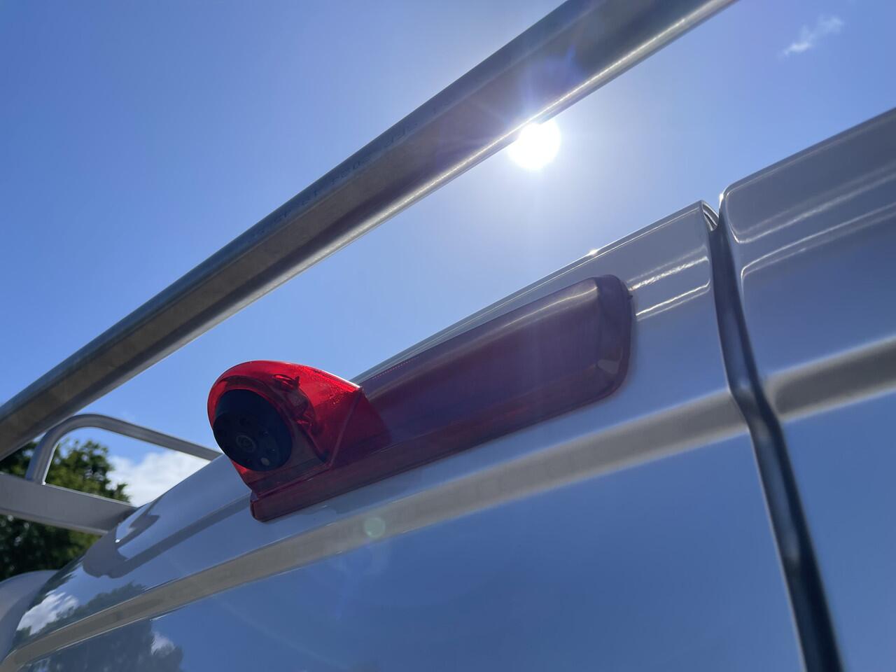 Renault TRAFIC 2.0 dCi 120pk T29 L2H1 Work Edition / euro 6 / bpm vrij / vaste prijs rijklaar ¤ 20.950 ex / lease vanaf ¤ 342 / airco / cruise / navigatie / trekhaak / imperial / ingerichte laadruimte