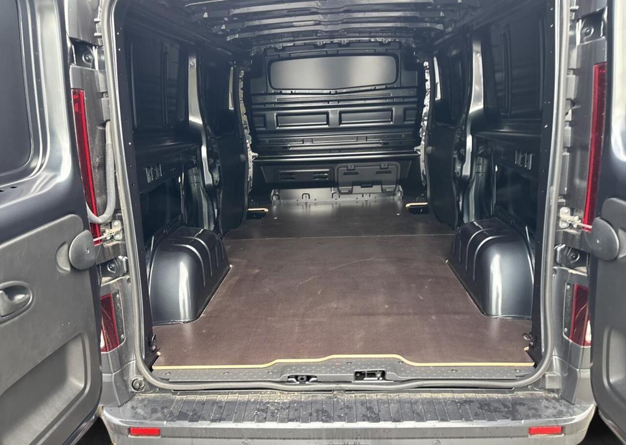 Renault TRAFIC 2.0 Blue dCi 170 EDC T30 L2H1 Extra - Alarm / Trekhaak / Houten laadvloer / Zijschuifdeur links zonder ruit / 17" lichtmetalen velgen / Reservewiel