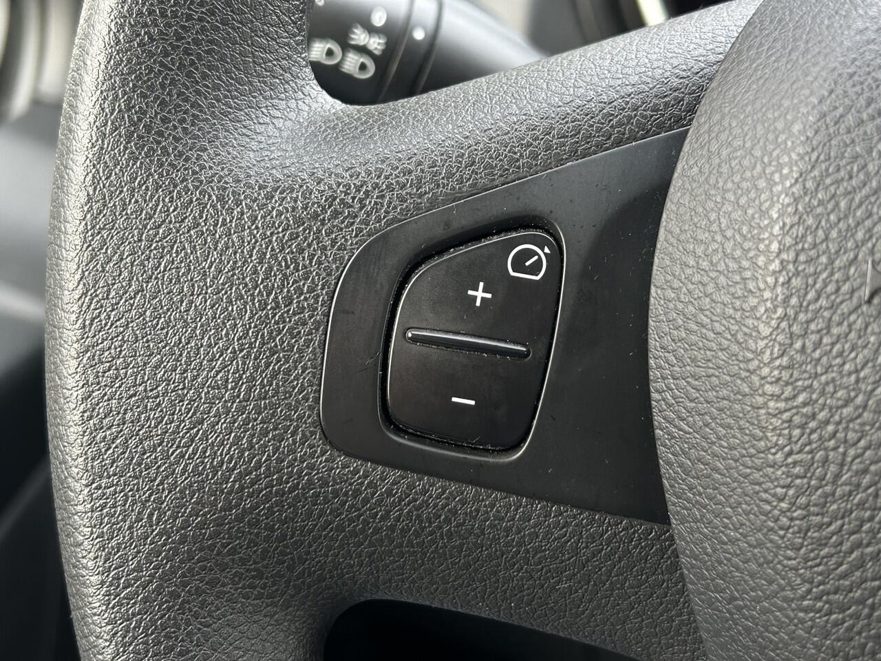 Renault TRAFIC 2.0 dCi 146 PK AUTOMAAT / L1H1 / 1e EIG. / 55.256 KM !! / AIRCO / CRUISE / NAVI / APPLE CARPLAY / 3-ZITS