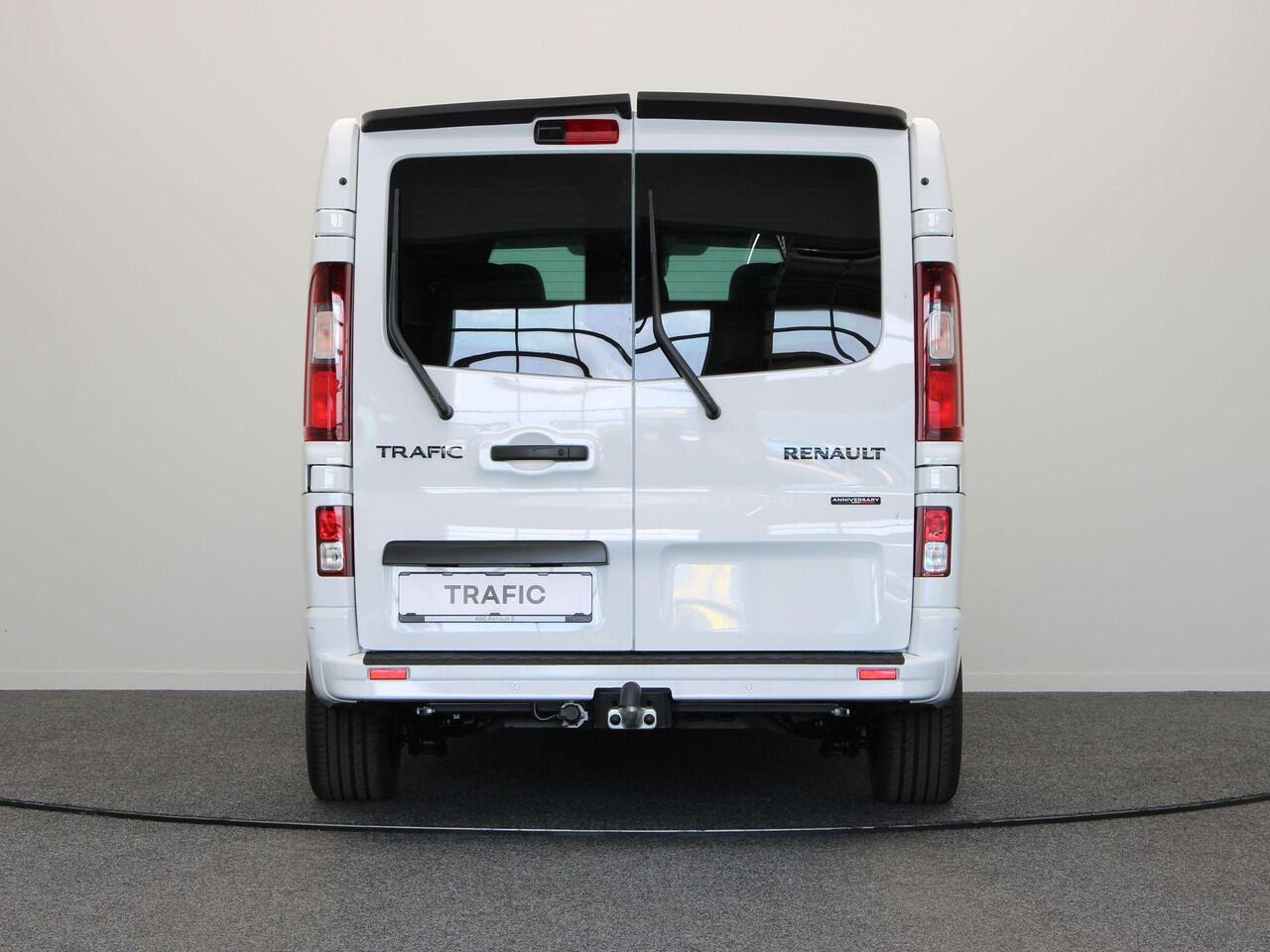 Renault TRAFIC 2.0 dCi EDC 170pk T29 L2H1 Extra DC | Dubbel cabine | Anniversary+ | Lederen bekleding | Frontlip | Spoiler | Design lichtmetalen velgen |