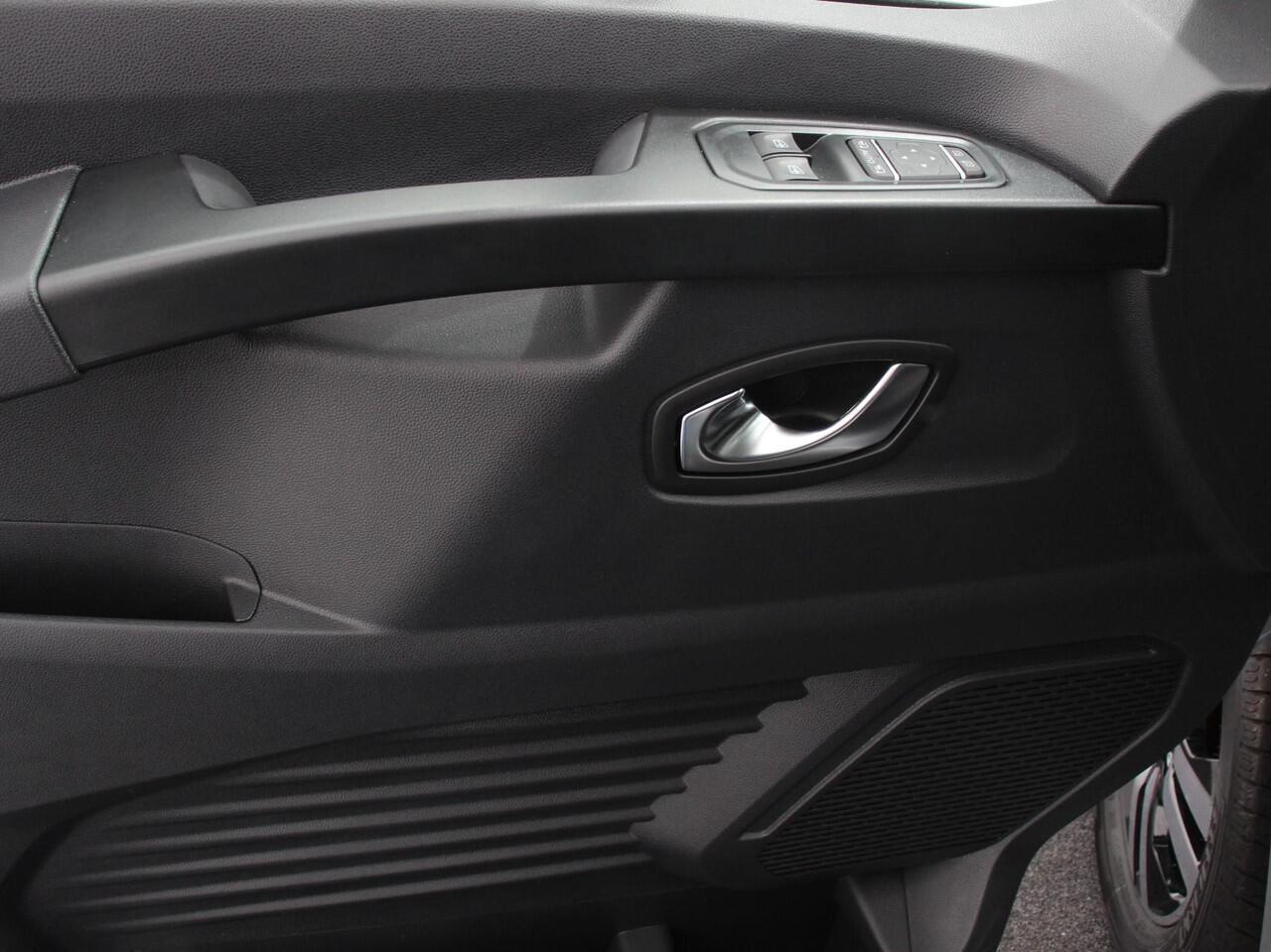 Renault TRAFIC 2.0 150PK Automaat L2H1 Advance Dubbele Cabine Navigatie bluetooth DAB Camera Airco Trekhaak Houten bekleding Lichtmetalen velgen