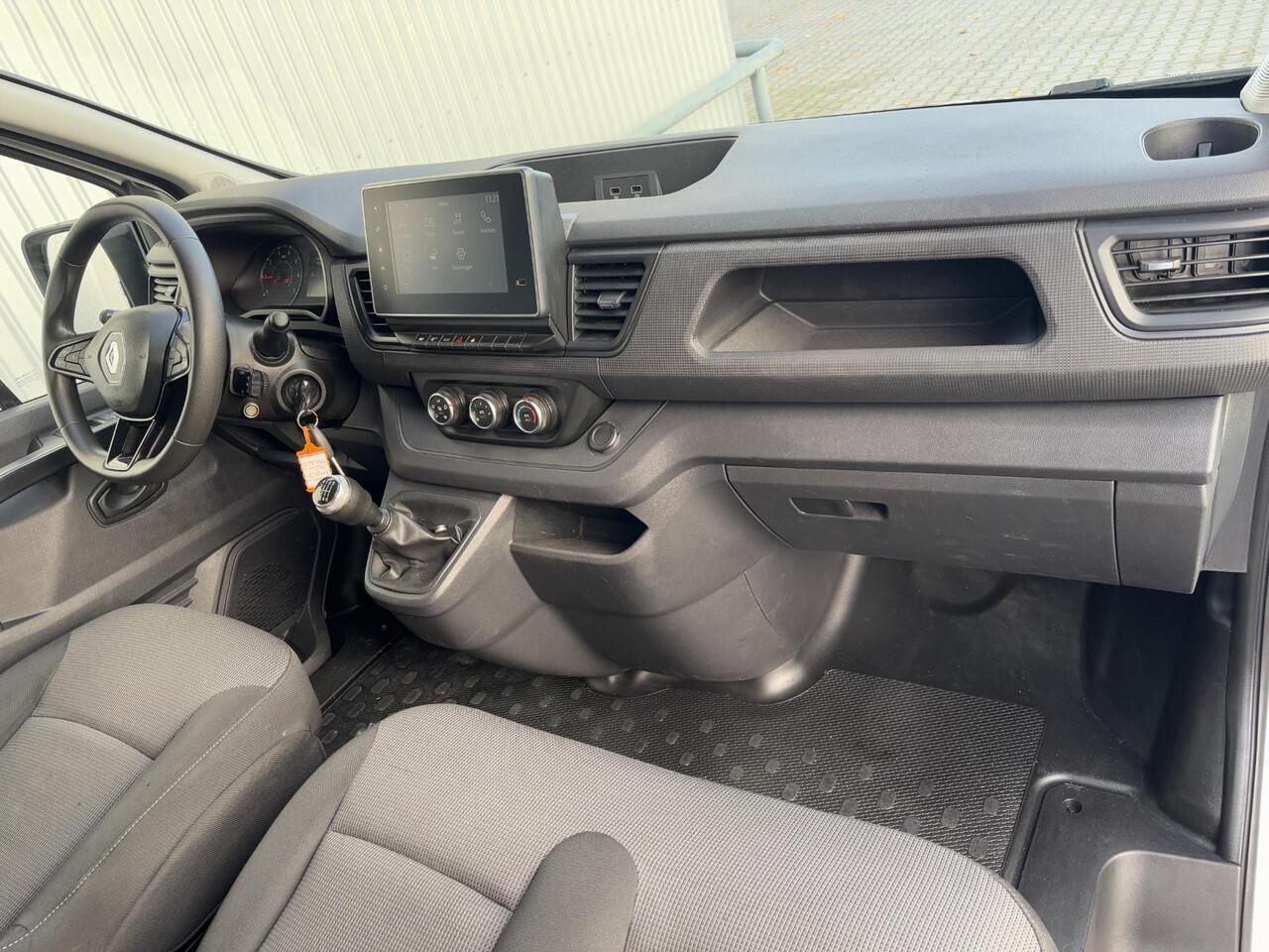 Renault TRAFIC 2.0 dCi 110 T30 L2H1*A/C*CRUISE*NAVI*HAAK*3PERS*