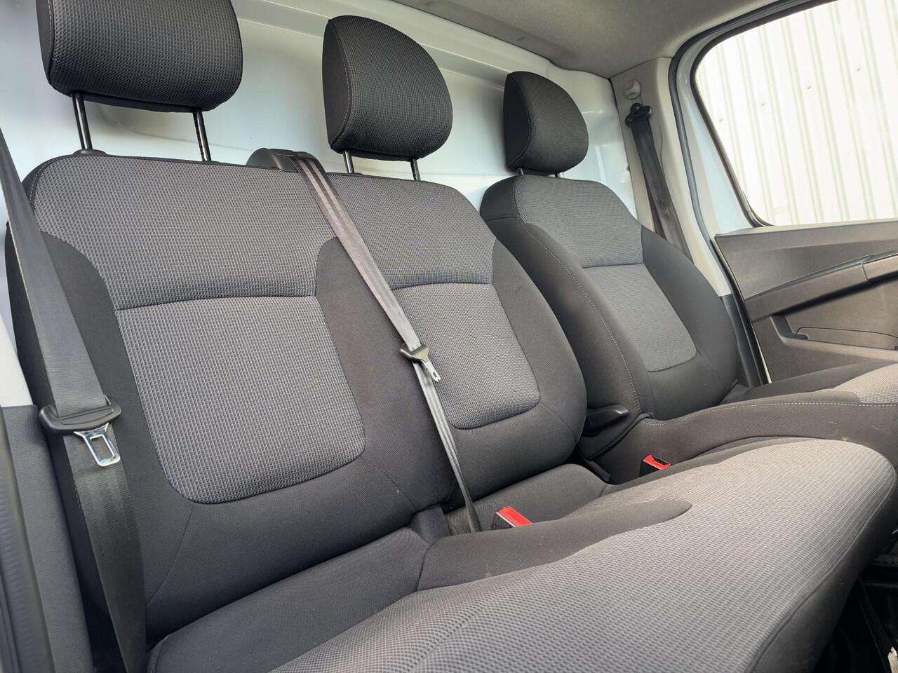 Renault TRAFIC 2.0 dCi 110 T30 L2H1*A/C*CRUISE*NAVI*HAAK*3PERS*